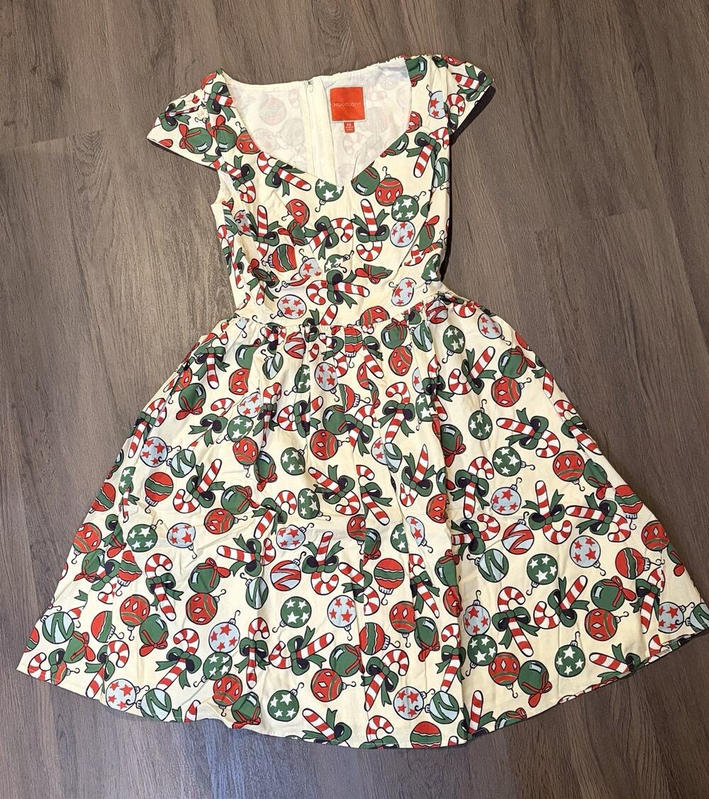 ModCloth Christmas Fit & Flare Dress V-Neck Cap Sleeve Knee Length XS NWOT